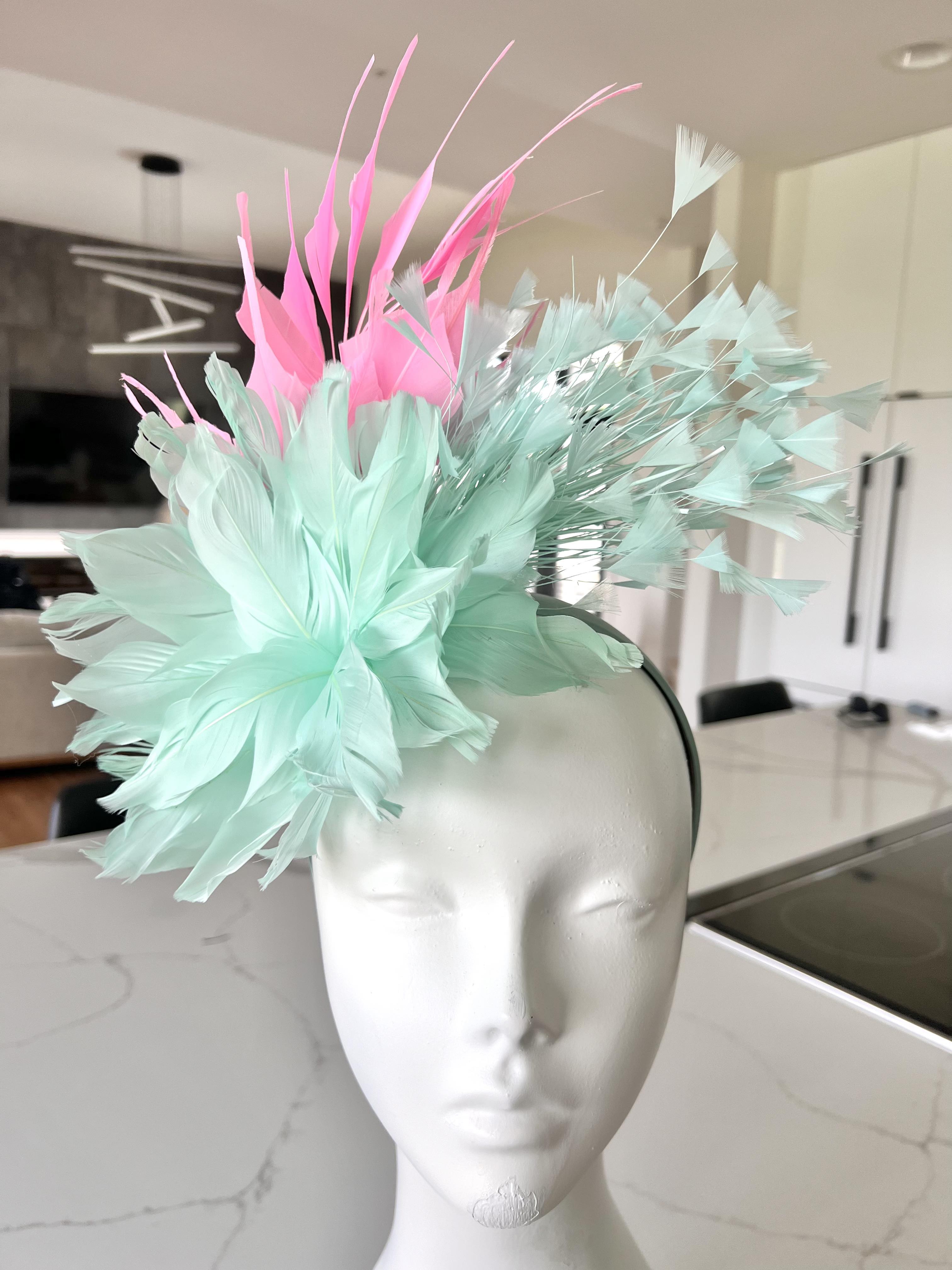 Mint buy green fascinator, mint green feather fascinator hat, pale green wedding crown, Royal Ascot fascinator, green Kentucky Derby fascinator